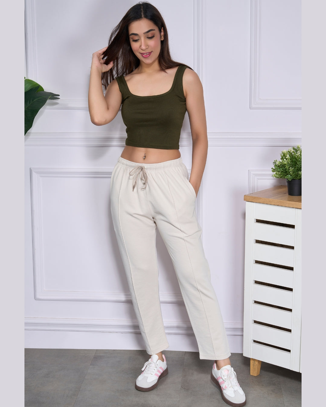Women's Solid Ankle Length Straight Pants
