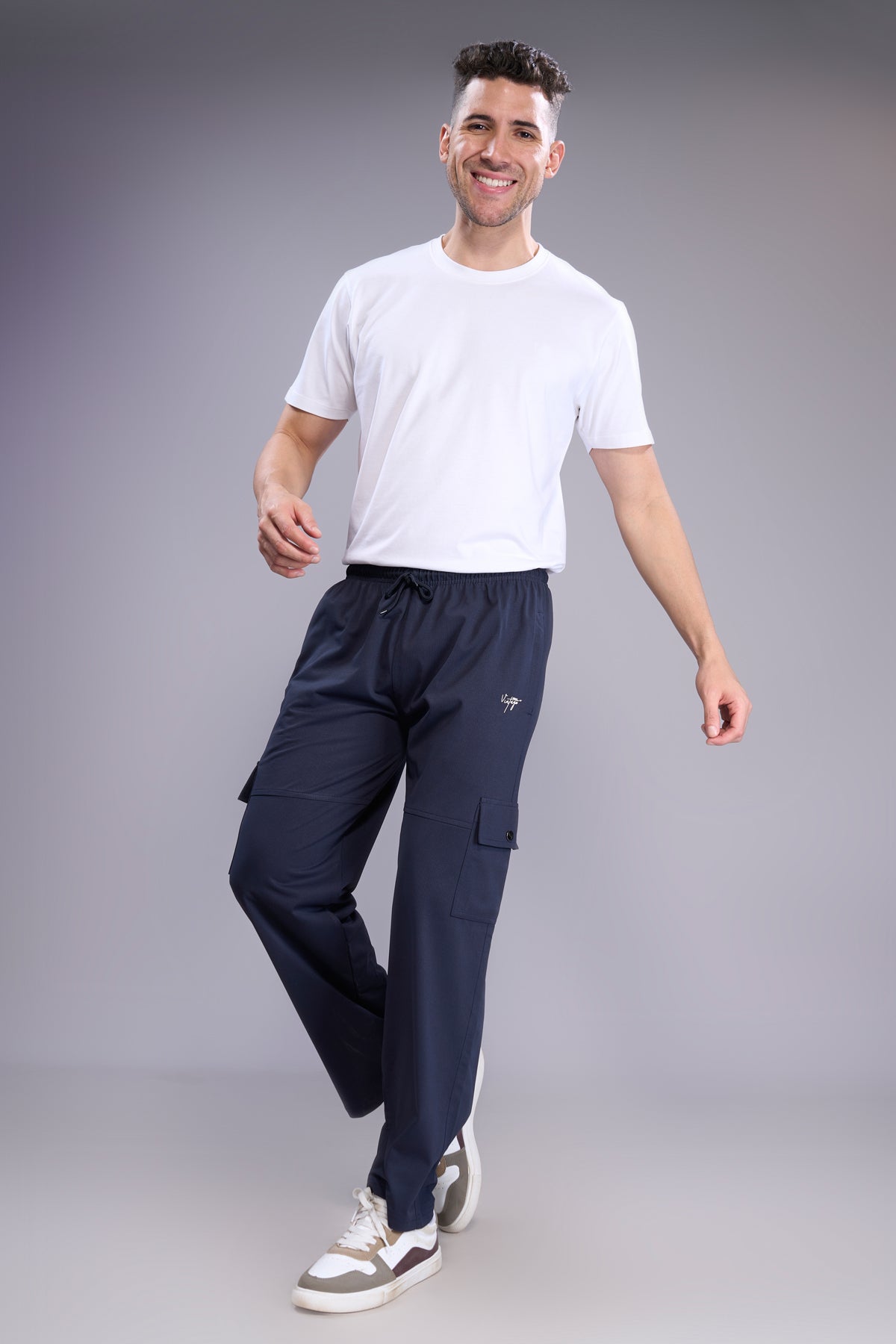 Men's Solid Straight Fit Cargo 
